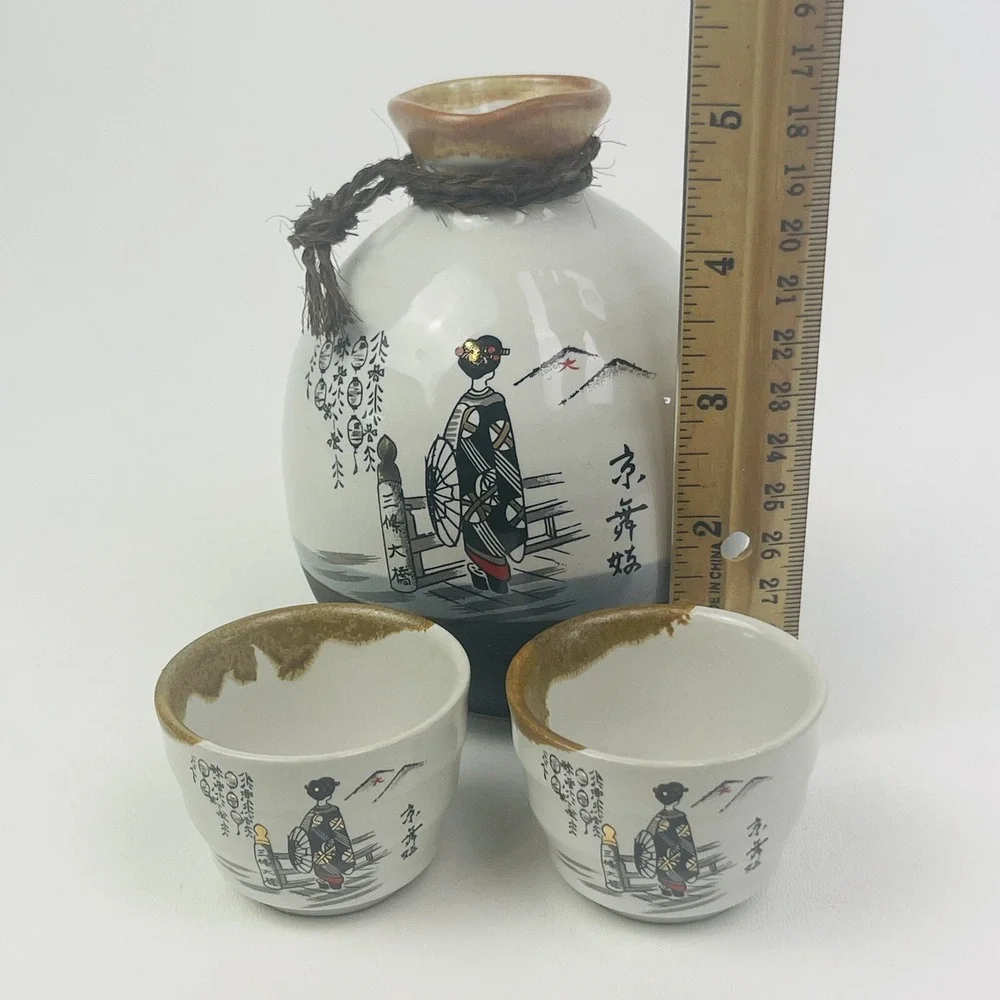 Tokkuri Sake‎ Bottle and Ochoko Sake Tea Cup Handpainted Geisha Design